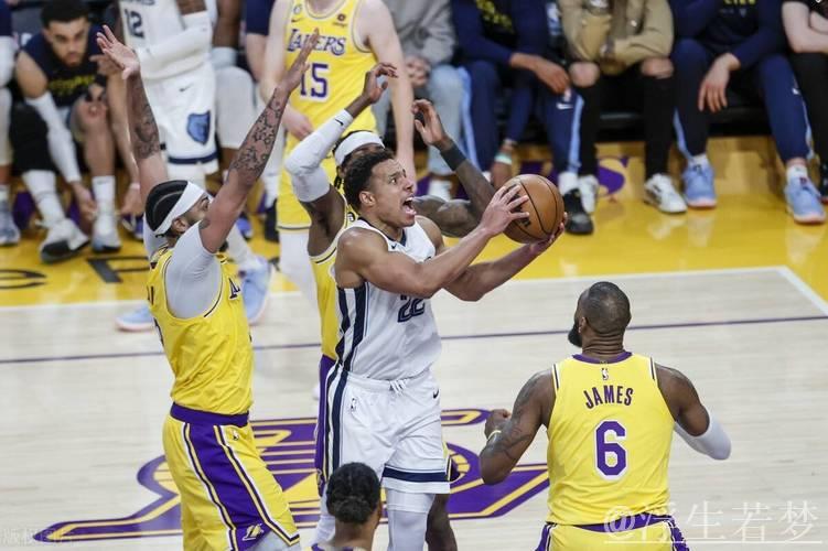 3月30日常规赛精彩集锦:湖人对阵灰熊 3月30日常规赛精彩集锦:湖人对阵灰熊