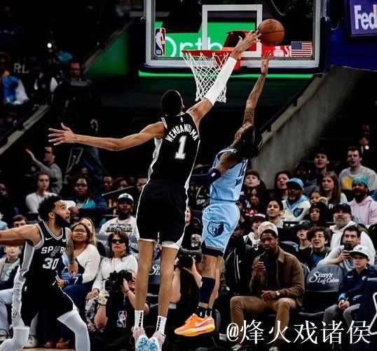 文班亚马30+11助马刺狂胜步行者 开拓者力克魔术